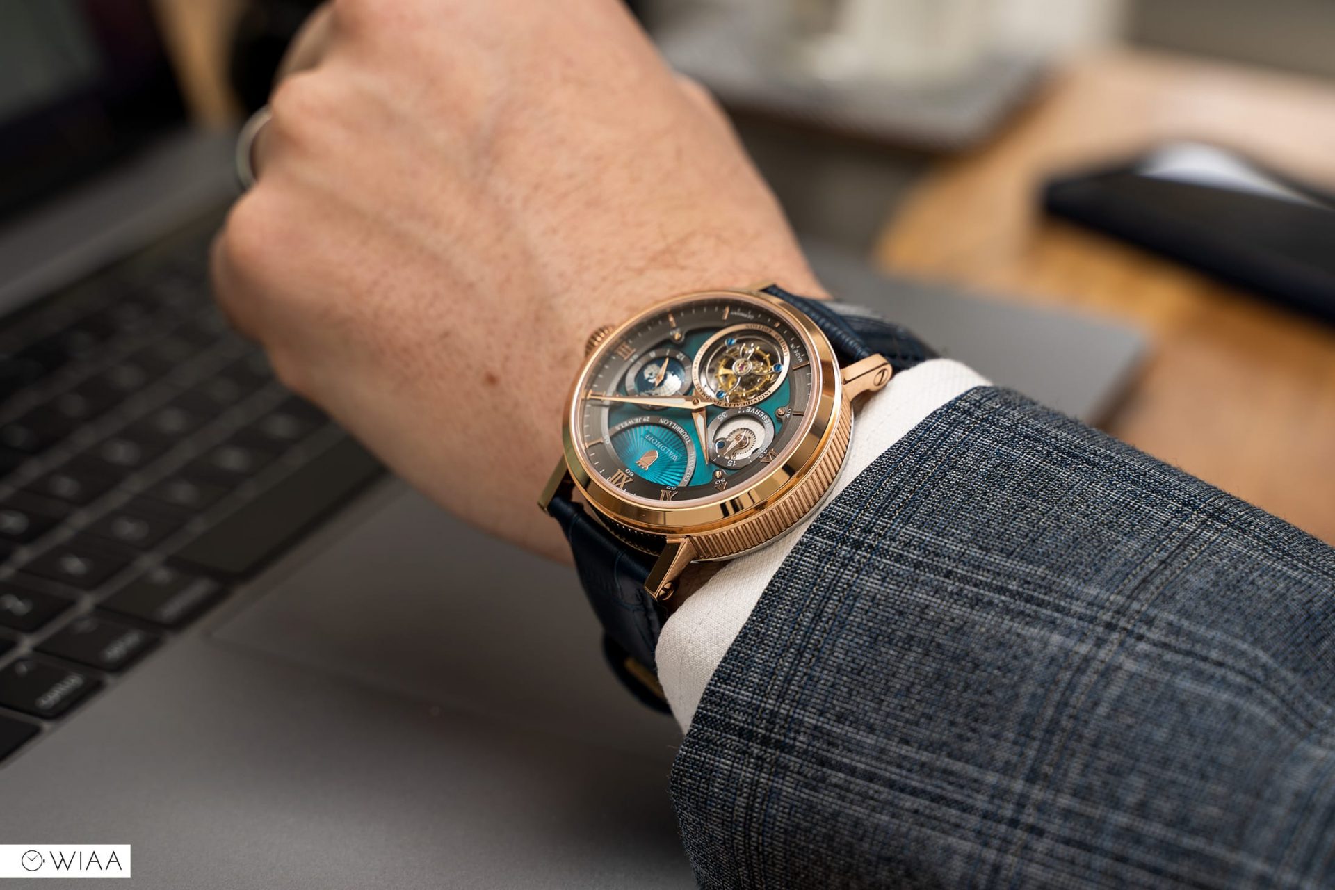 Manufaktur Waldhoff Ultramatic Carbon Bay Tourbillon Watch Review