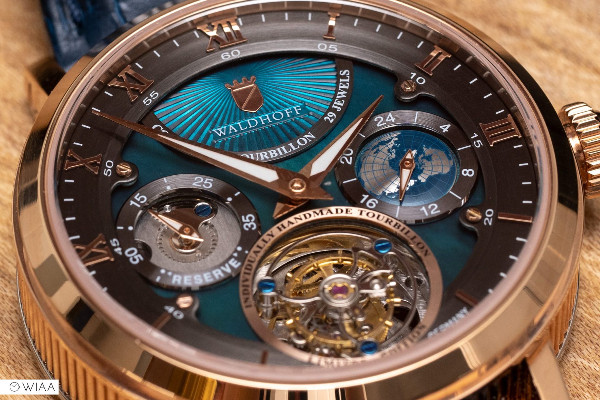 Manufaktur Waldhoff Ultramatic Carbon Bay Tourbillon Watch Review