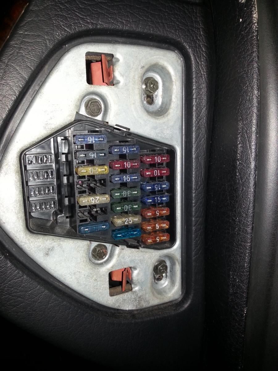 C4 UrS (and 100/A6) Driver's Endofdash Fuse Panel
