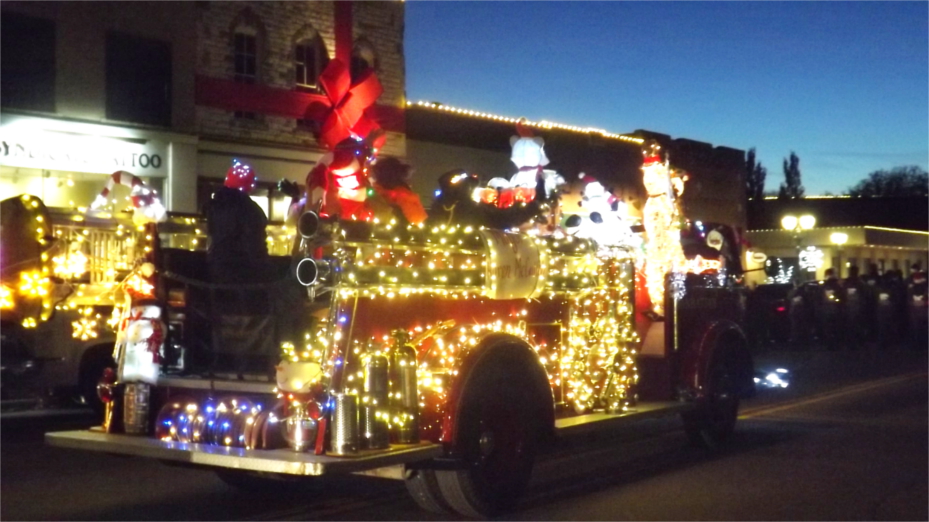 Little Apple glows during mayor’s holiday parade Z963 The 1 Hit