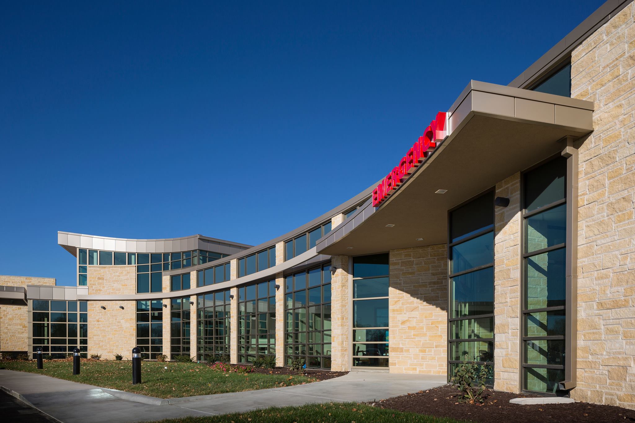 Community HealthCare System to close regional clinics early for phone