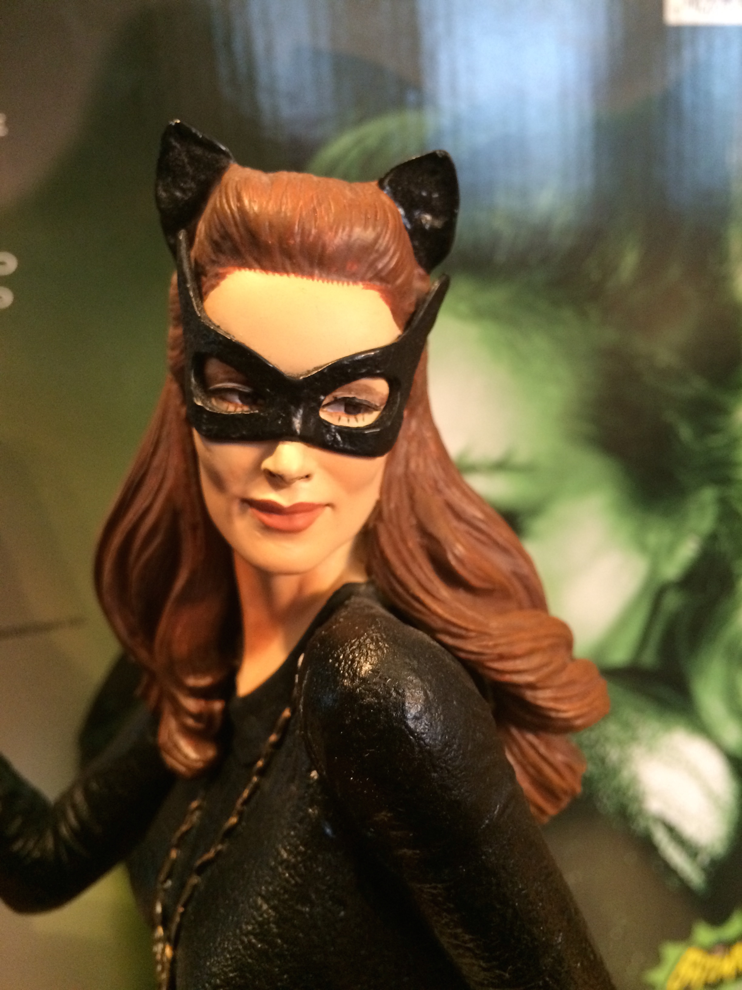 FIRST REVIEW Julie Newmar CATWOMAN Maquette 13th Dimension, Comics