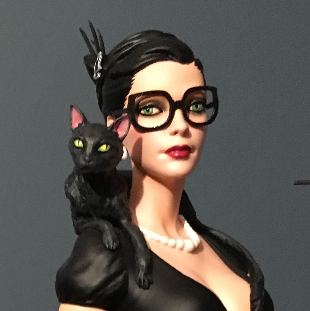 REVIEW DC’s CATWOMAN BOMBSHELL Statue is the Cat’s Meow 13th Dimension, Comics, Creators, Culture