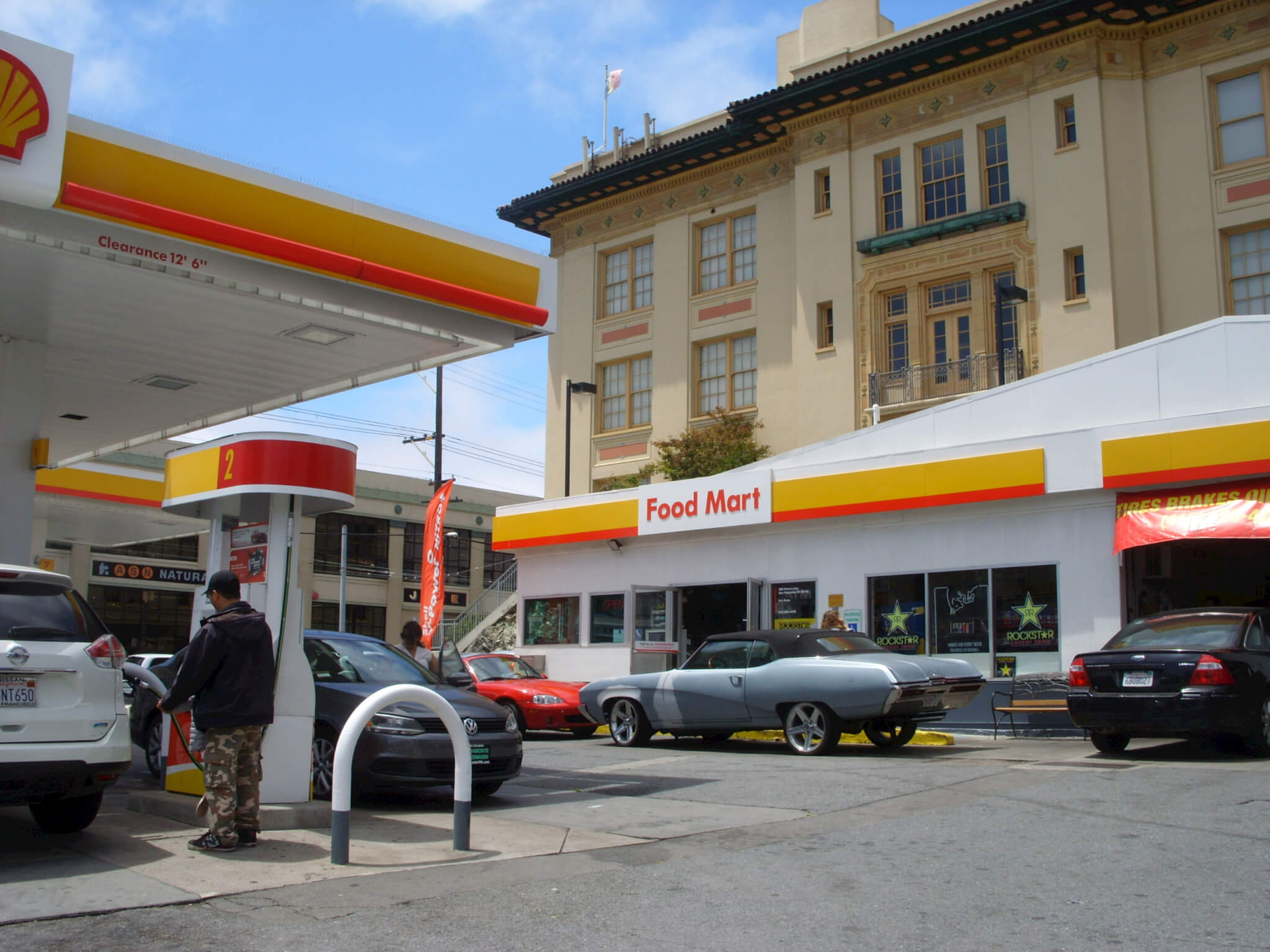 Potrero Hill Gasoline Station Thrives As Pump Population Shrinks