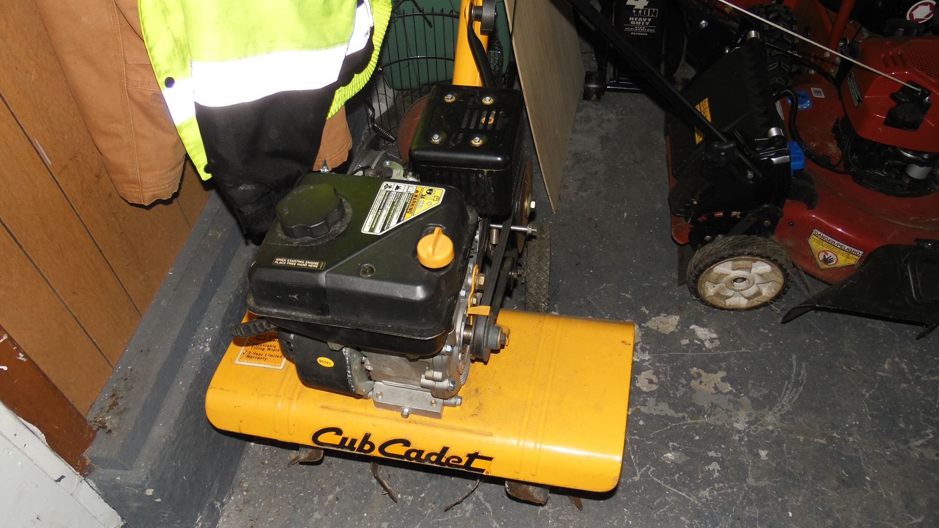 SAM_9724 Z and R Auction Co Commercial & Residential Real Estate