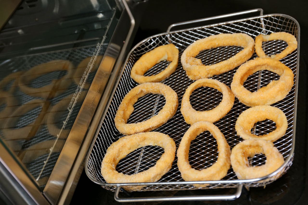 Easy Frozen Onion Rings In Air Fryer Recipe dobbernationLOVES