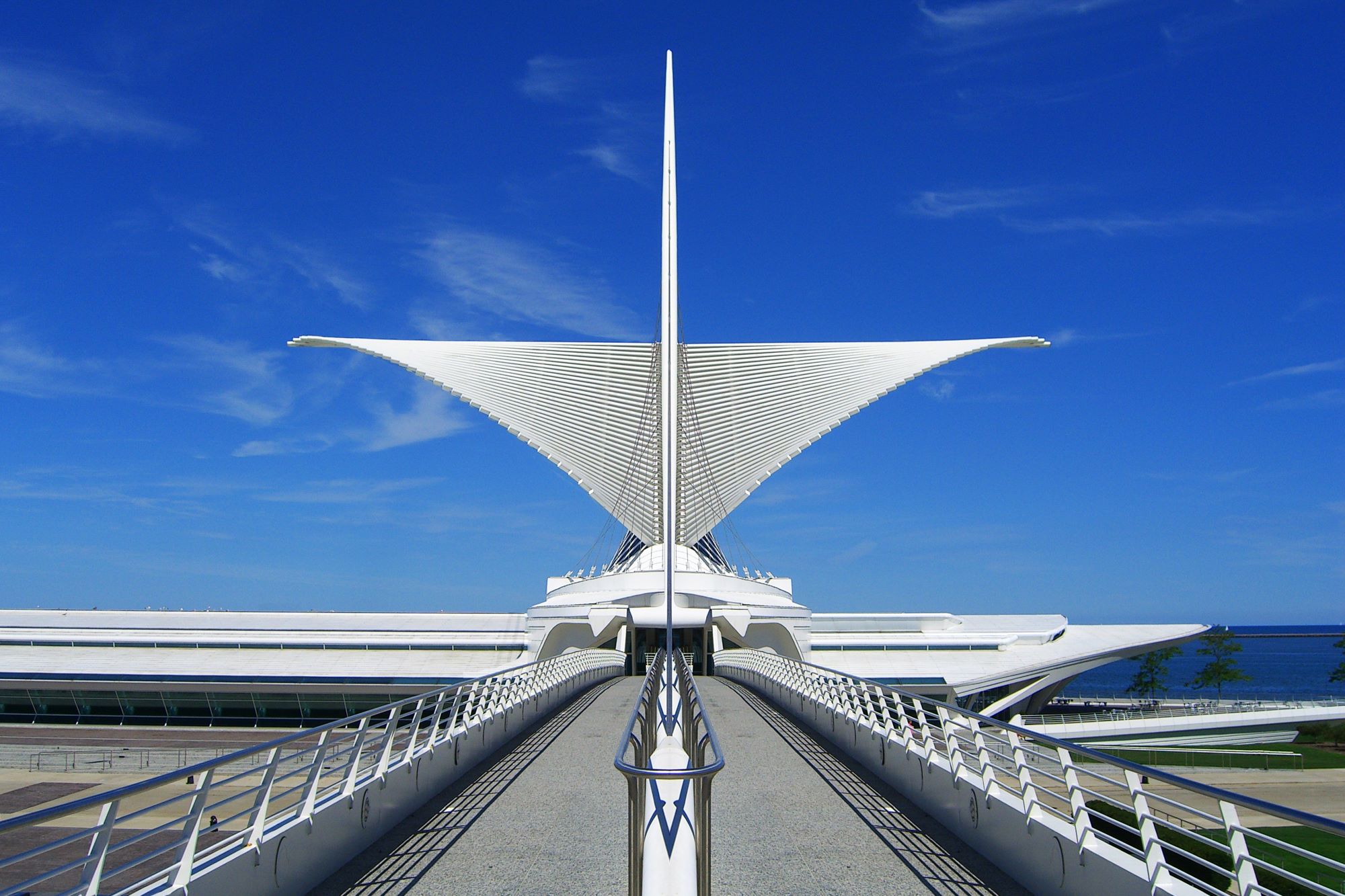 Explore the Milwaukee Museum of Art CheckItOff Travel Custom