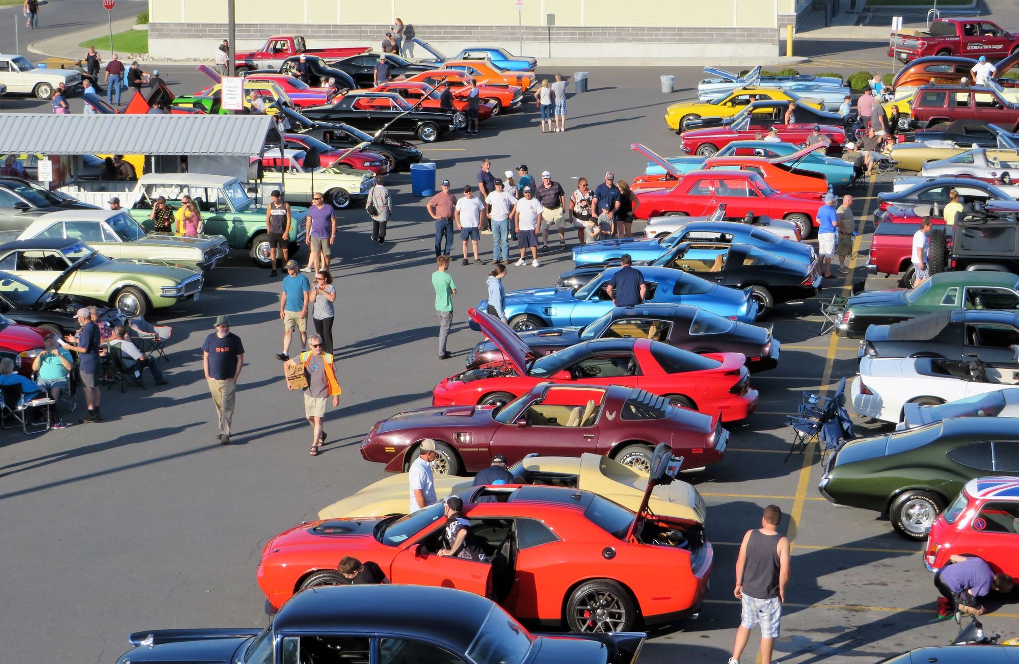 Hundreds turn out for Eazy Cruisers Super Cruise Night car show in