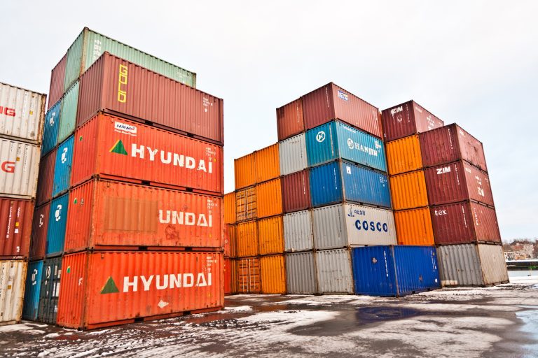 Why shipping containers make great storage units in Alberta Yellowhead Storage