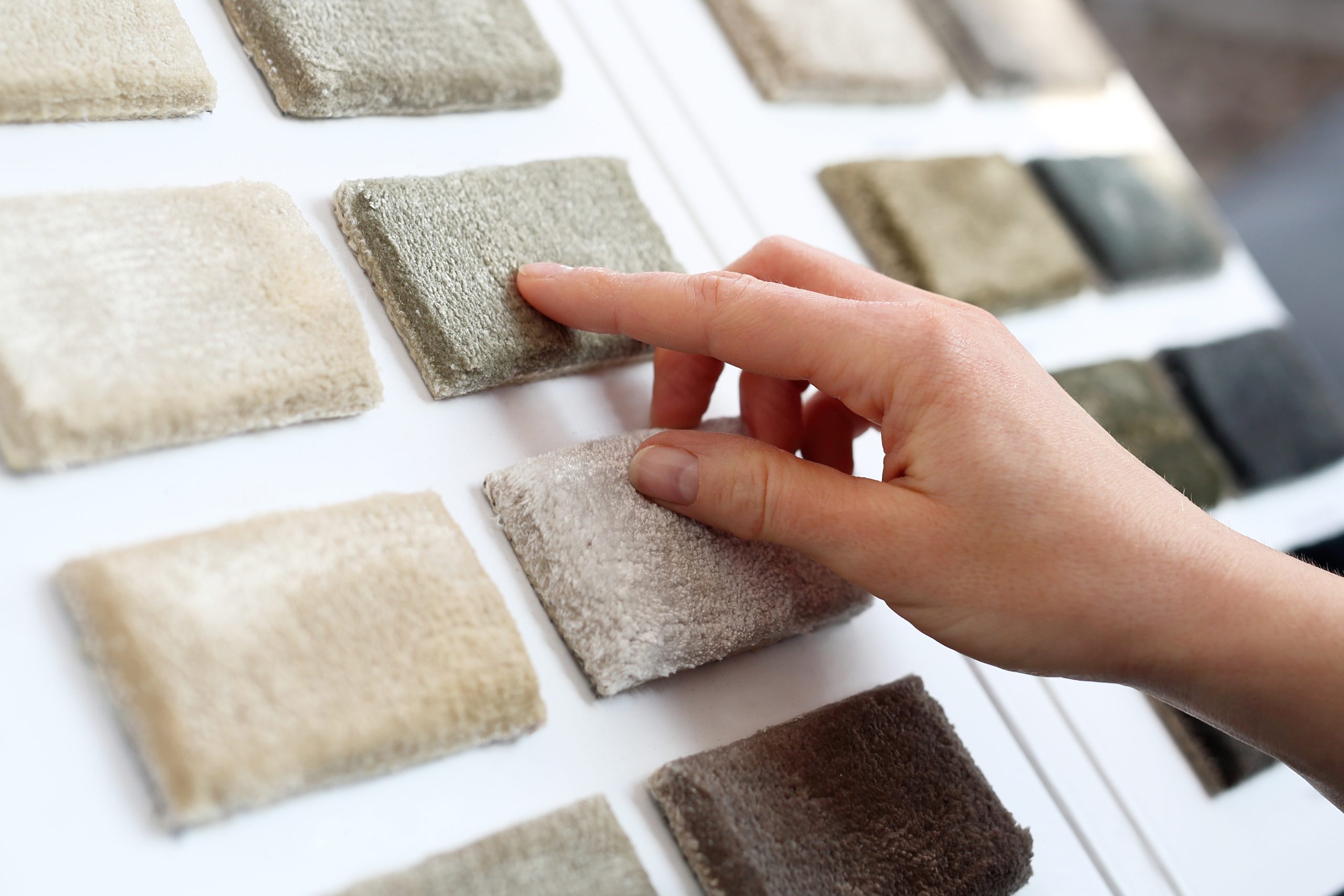 6 Best Tips on How to Choose Carpet Color for Your Home