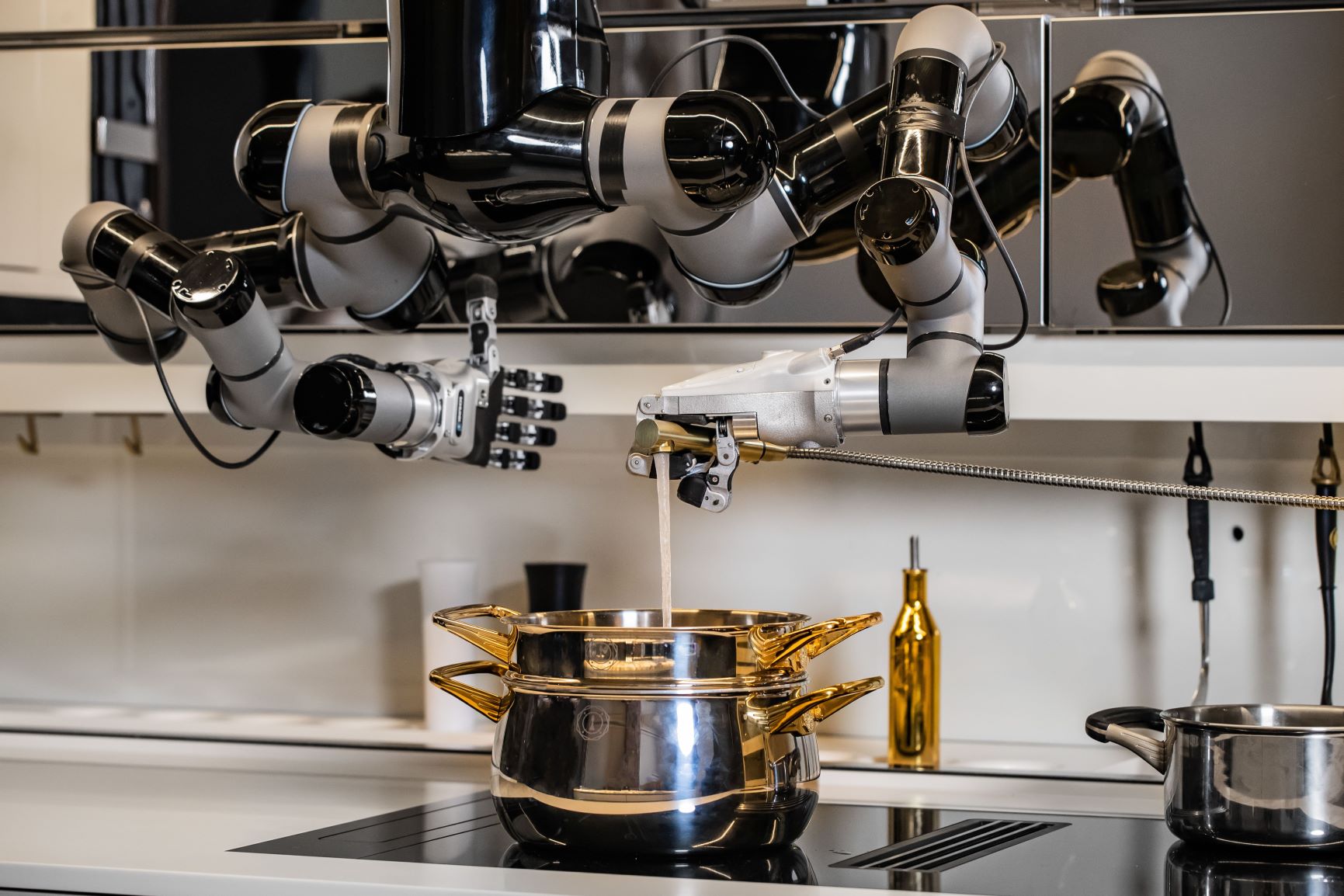 Robot chef kitchen whips up a storm Electronics World