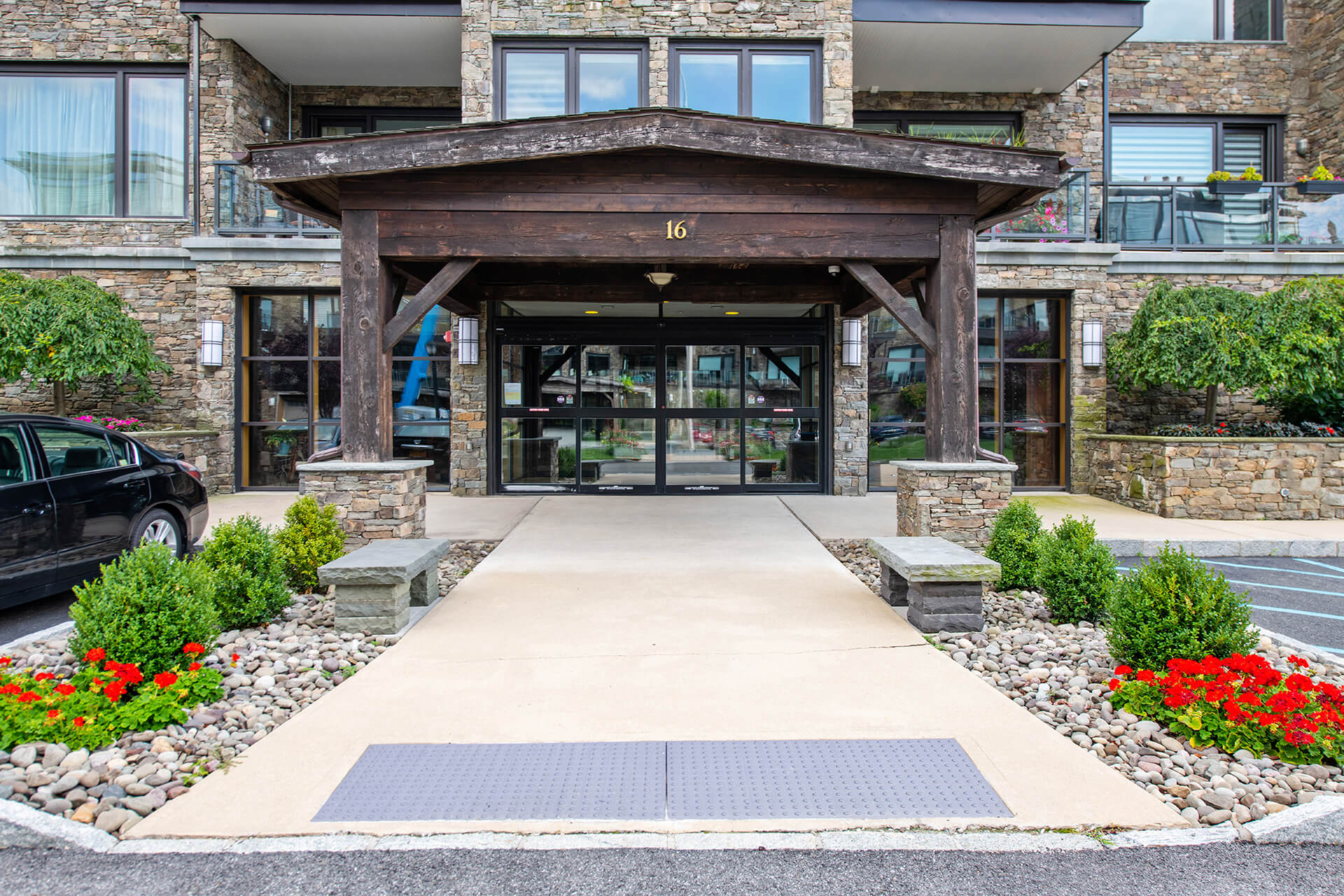 16 Rivers Edge Drive