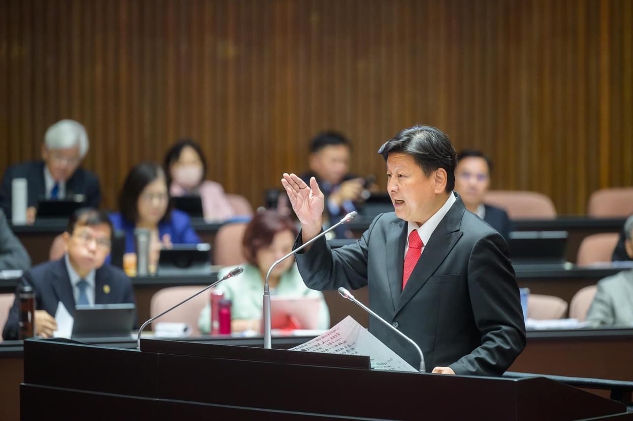 立委傅崐萁參選國民黨團總召：簽署國會改革承諾書一年內完成國會改革！ 倚天劍、屠龍刀都磨好了！「柯總召」準備「收驚！」