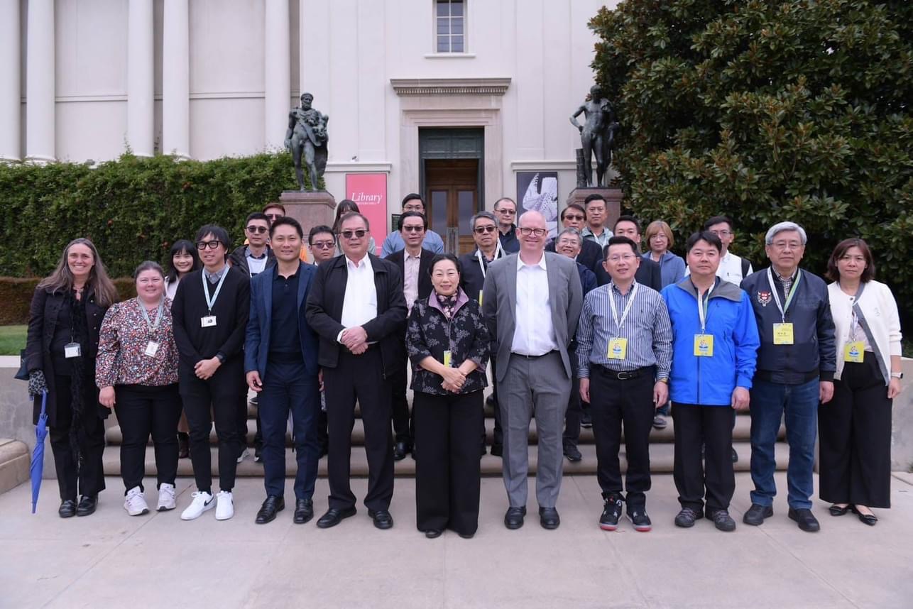 徐榛蔚率團赴美 參訪漢庭頓圖書館 讚許中西文化融合 徐榛蔚率團赴美 參訪漢庭頓圖書館 讚許中西文化融合