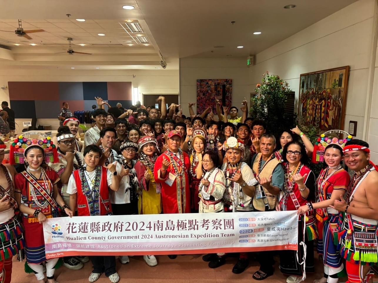 花蓮縣府團隊參與南島家園慶祝活動 代表臺灣情牽百人圍舞撼動全場 花蓮縣府團隊參與南島家園慶祝活動 代表臺灣情牽百人圍舞撼動全場