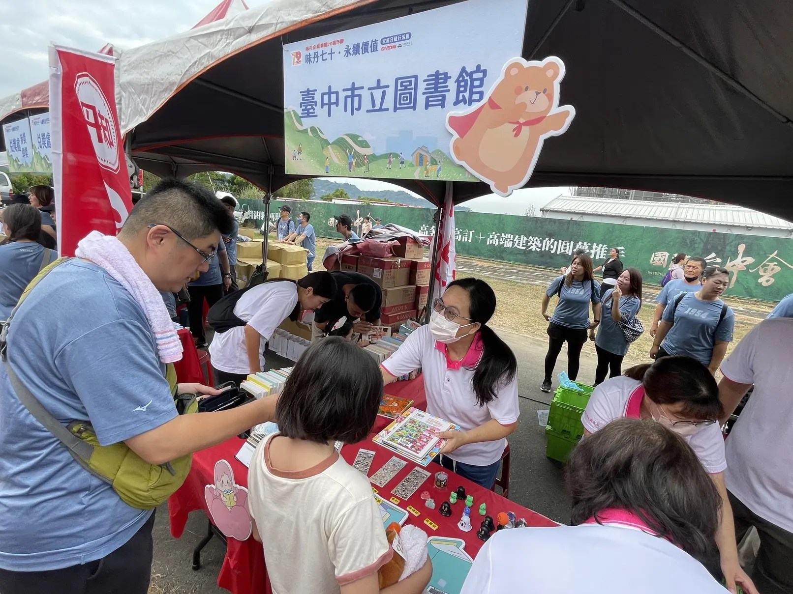 味丹企業傳愛永續 捐贈故事志工車 文化局：感謝傳遞知識的力量