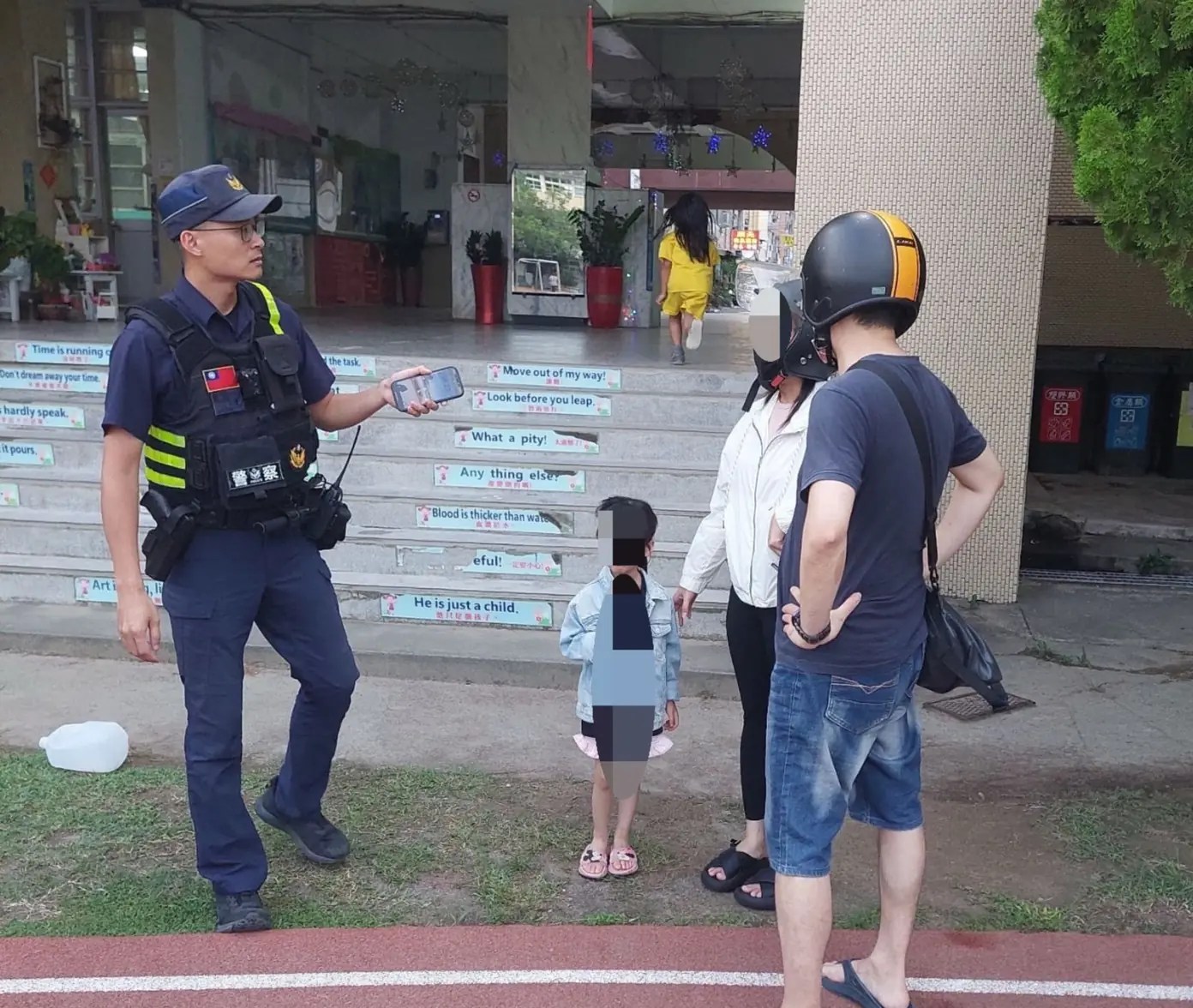 4歲小女孩國小與家人走失 北港警民協力尋回