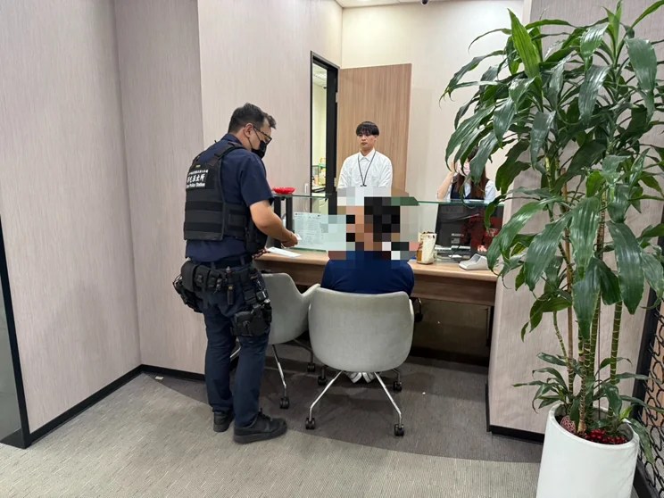 成功攔阻詐騙200萬 西屯警聯手行員守住民眾財產