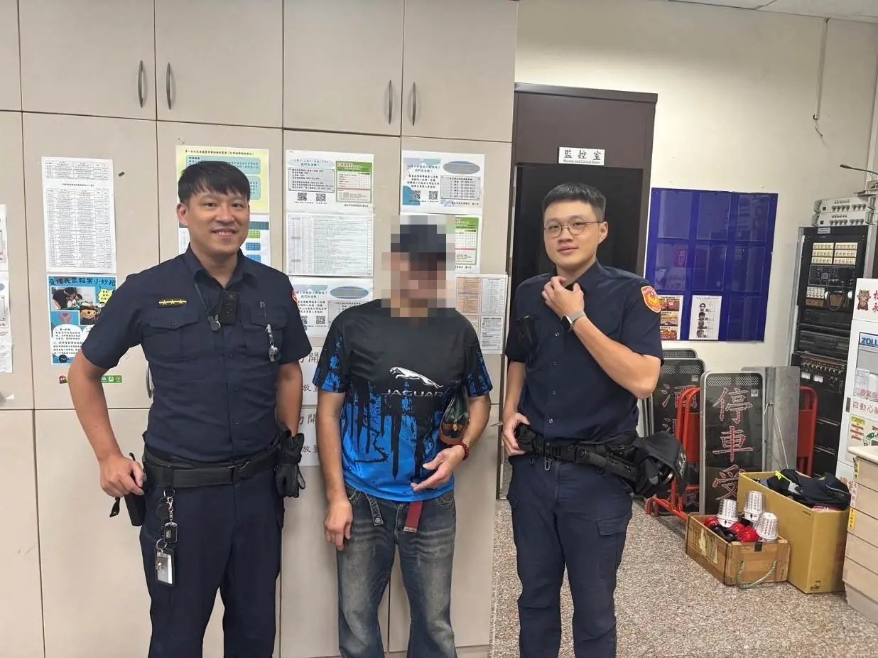 17萬現金丟垃圾車直送焚化爐 北投警翻垃圾堆找回