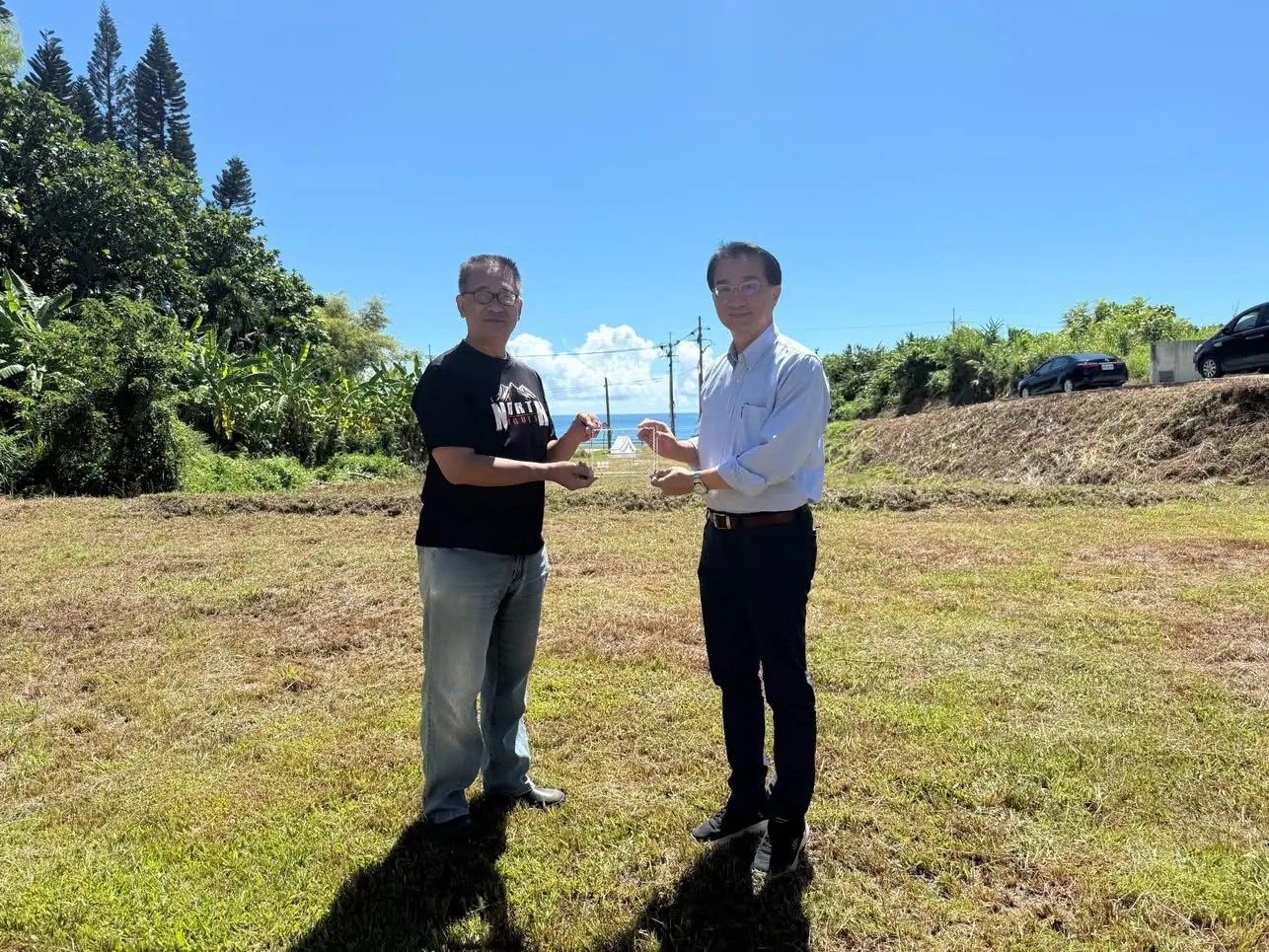花蓮縣首次核准農牧用地露營場 再添2家合法露營場 觀光處處長親赴現場頒發標識牌 肯定業者與各單位努力成果