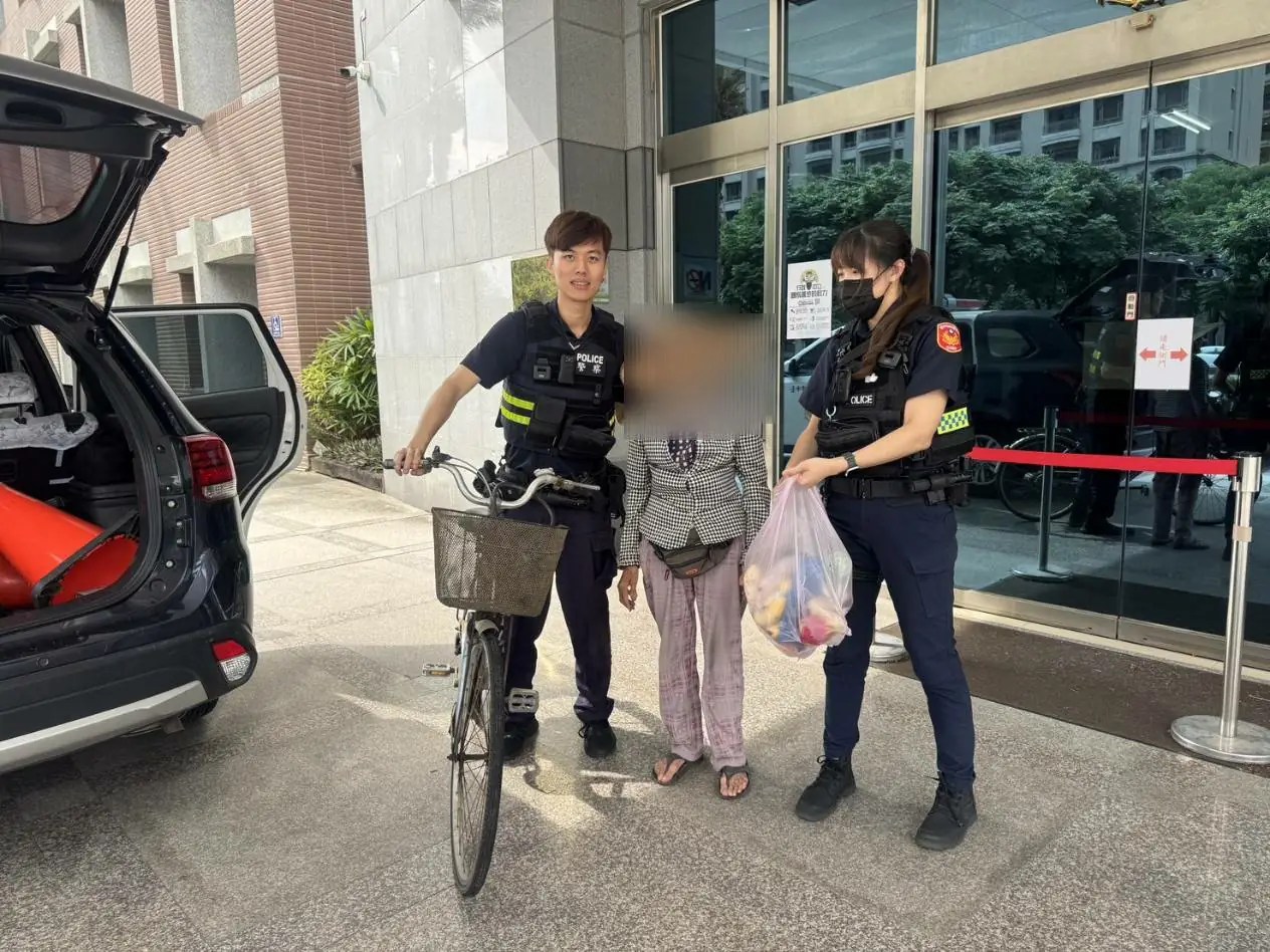 阿嬤失憶上路騎到懷疑人生 警靠神秘紙條找回她的家