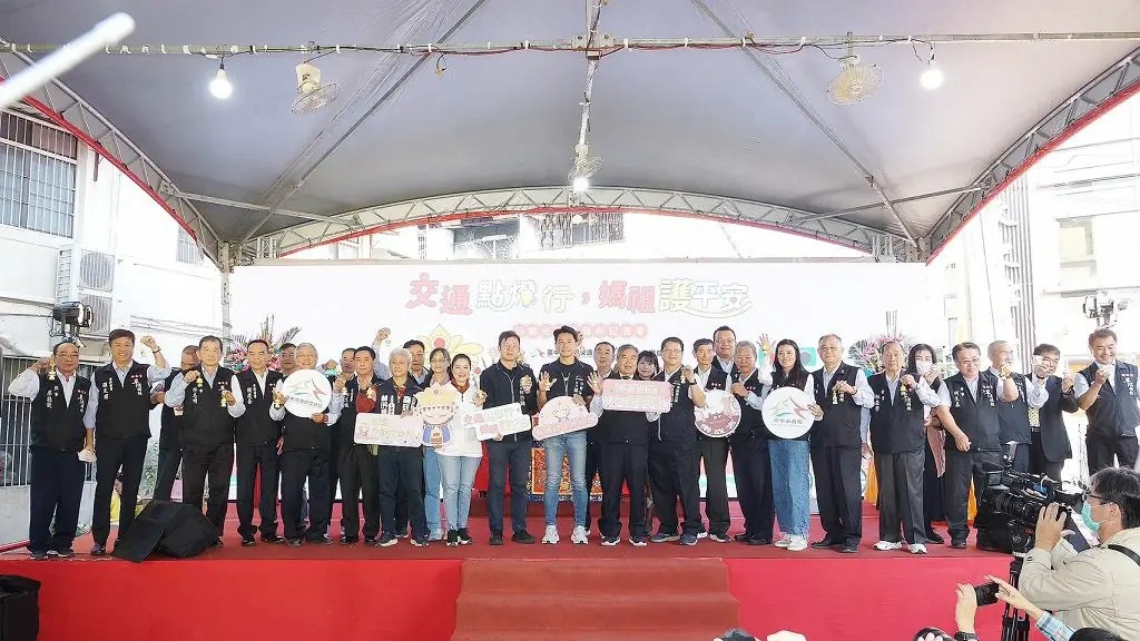 媽祖行動光明燈亮相！中市交通局 × 樂成宮攜手守護長者夜行安全