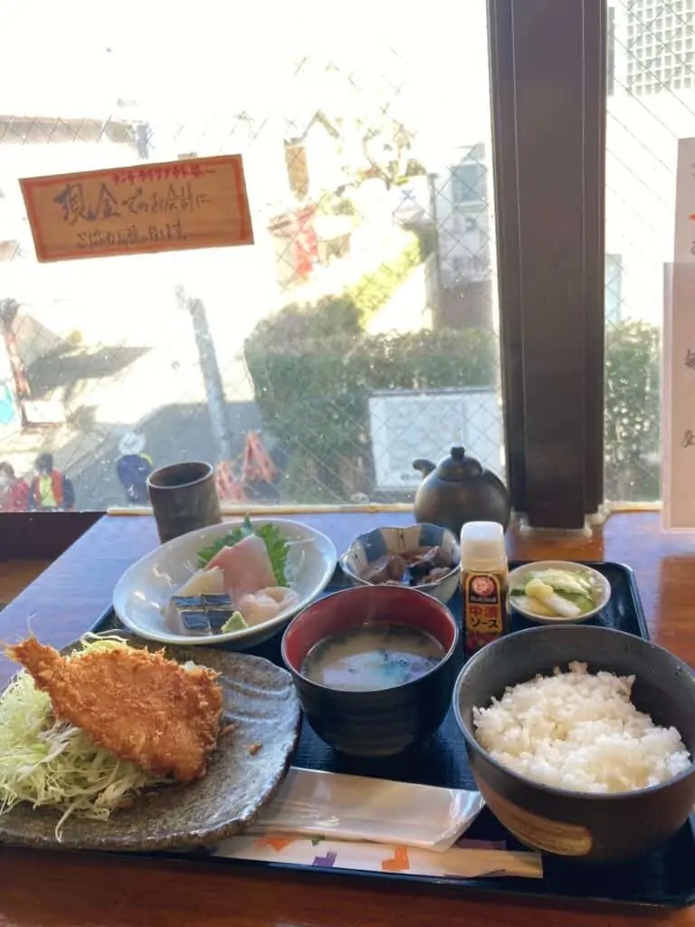 【吉祥寺】美味しくてリーズナブルな魚居酒屋「魚真」のランチに期待！│193go.jp（いくみごードットジェイピー）