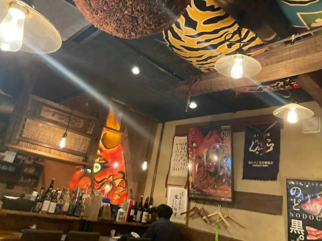 【吉祥寺】「魚秀」のランチへ！昼から居酒屋でのどぐろ丼 洞窟の様な店内 テイクアウト弁当も│193go.jp（いくみ