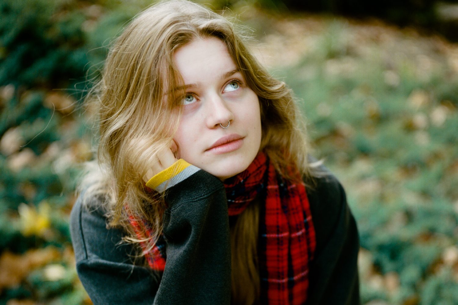 girl in red girls L'1dex