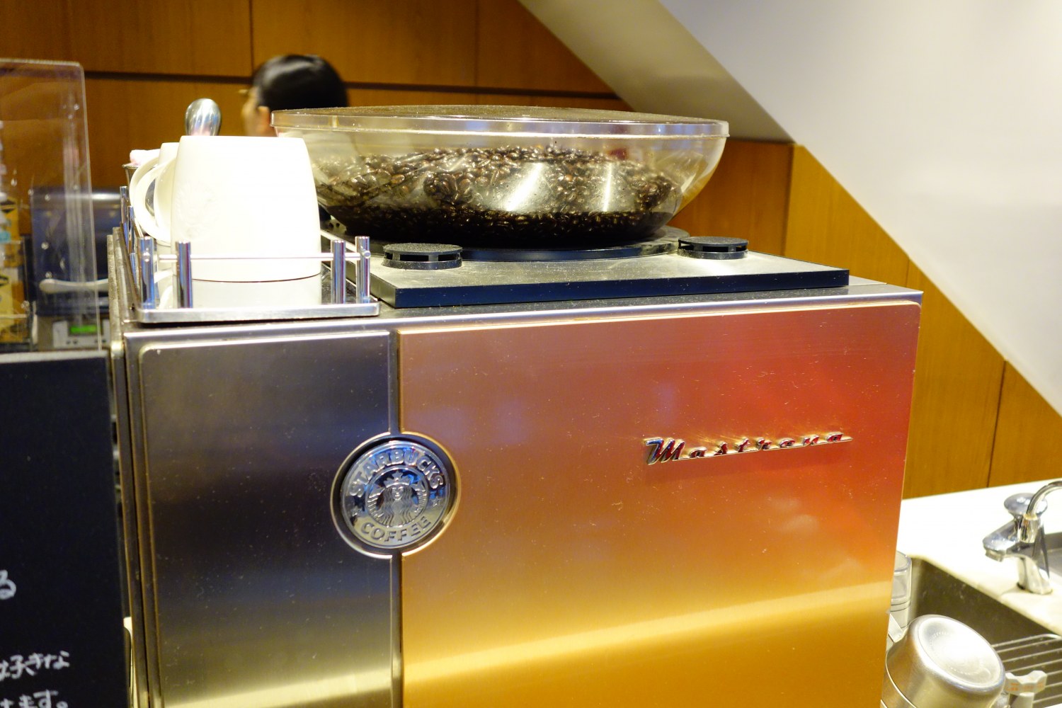 スターバックスコーヒー 日本1号店 銀座松屋通り店｜本店の旅 飲食チェーン店本店と発祥の1号店