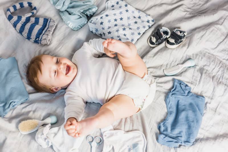 What Should Baby Wear Under Swaddle? (Temperature & Layers) 1happykiddo
