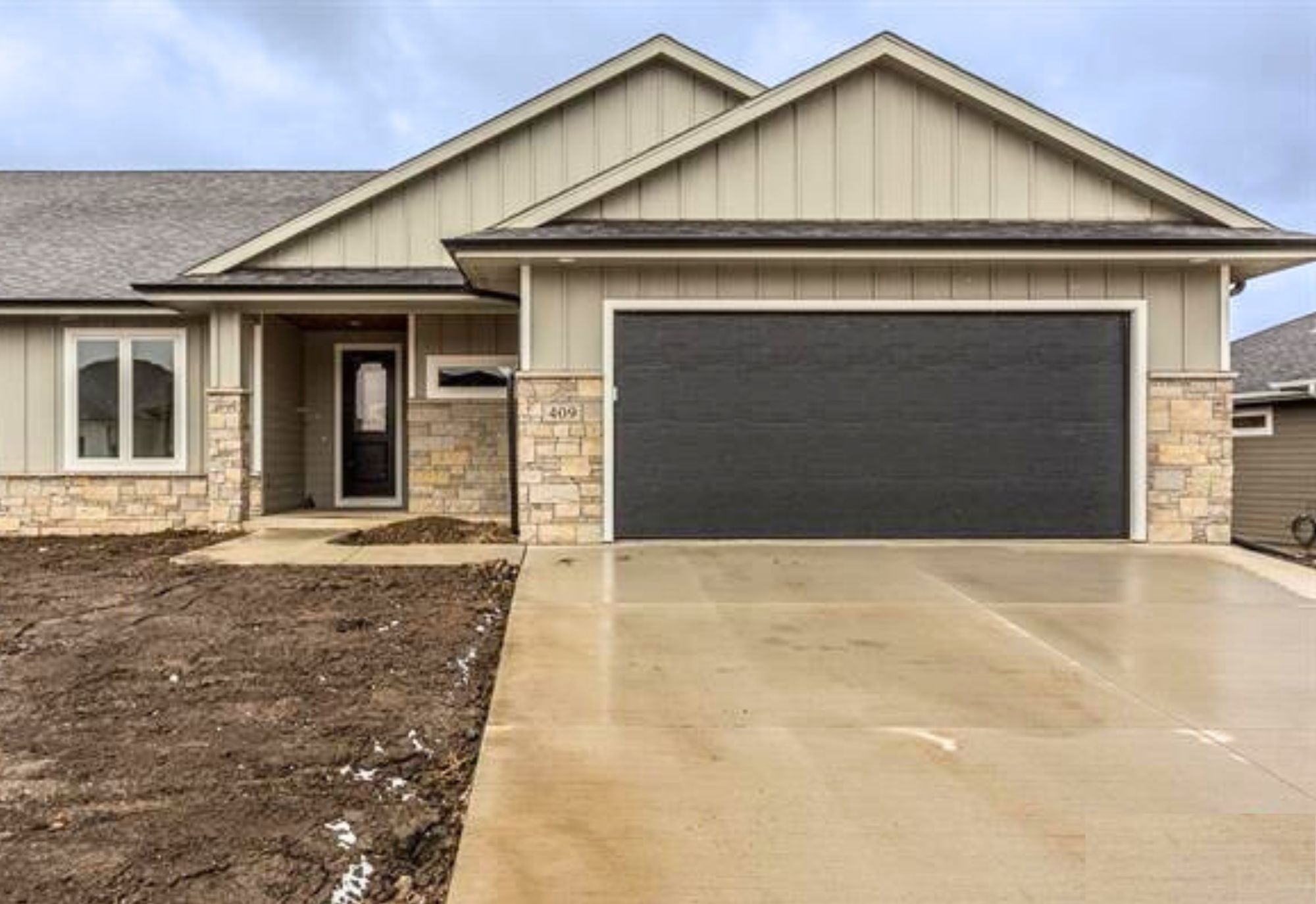 The Magnolia Right Unit FOR SALE Mystic Heights 409 N. Wildcat Dr