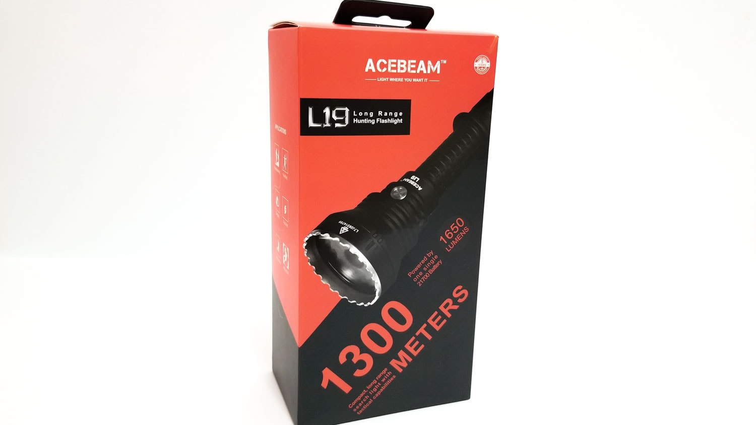 Acebeam L19 review | Tactical long-distance flashlight | 1Lumen
