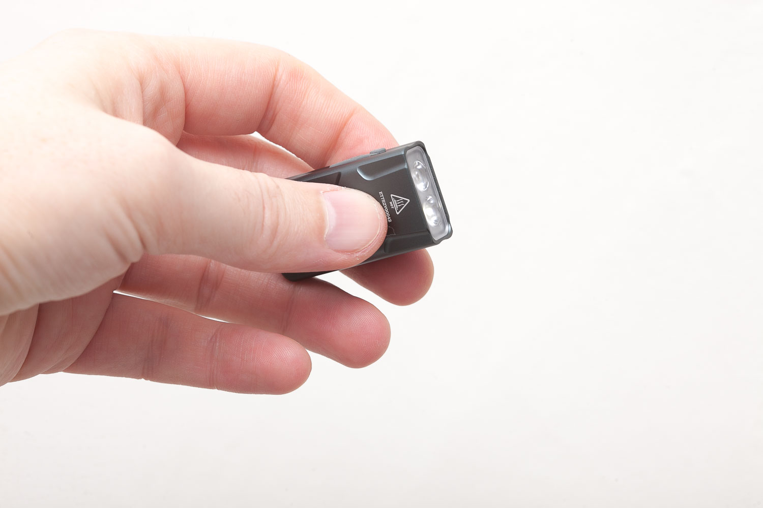 Fenix E03R review | rechargeable keychain flashlight with 260 lm | 1Lumen