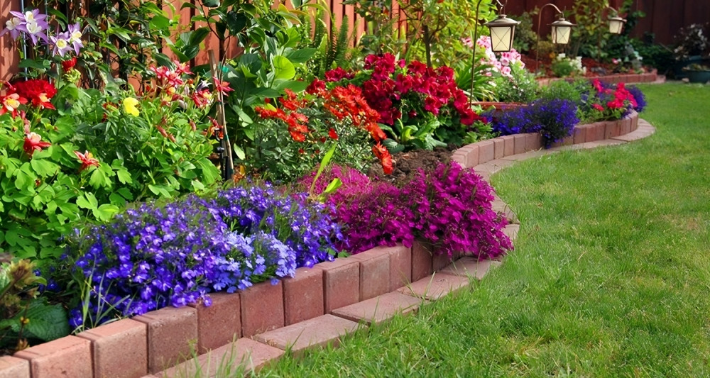 16 EasyToMake DIY Edging Projects