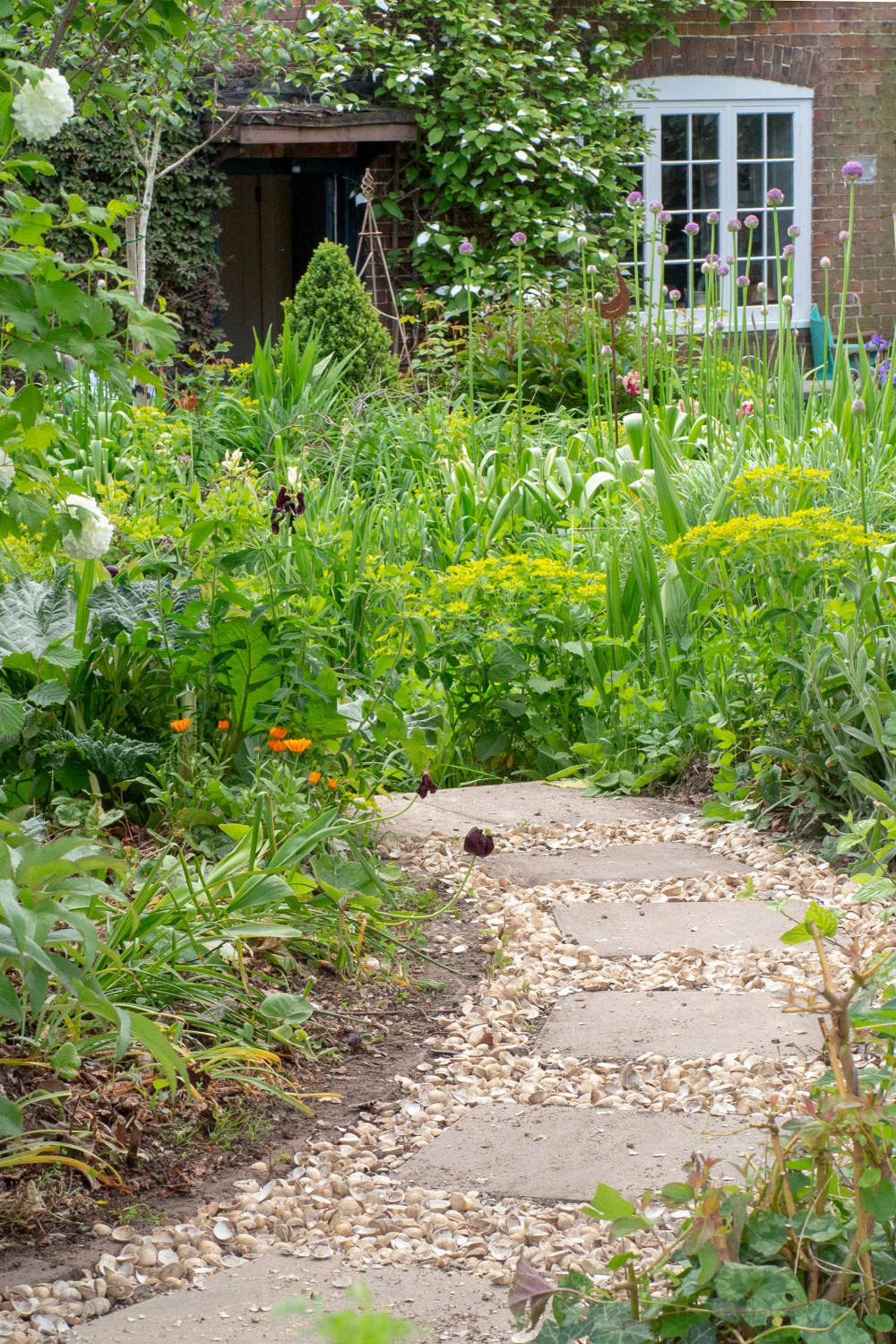 30 Garden Path Ideas Embracing Natural And Recycled Materials