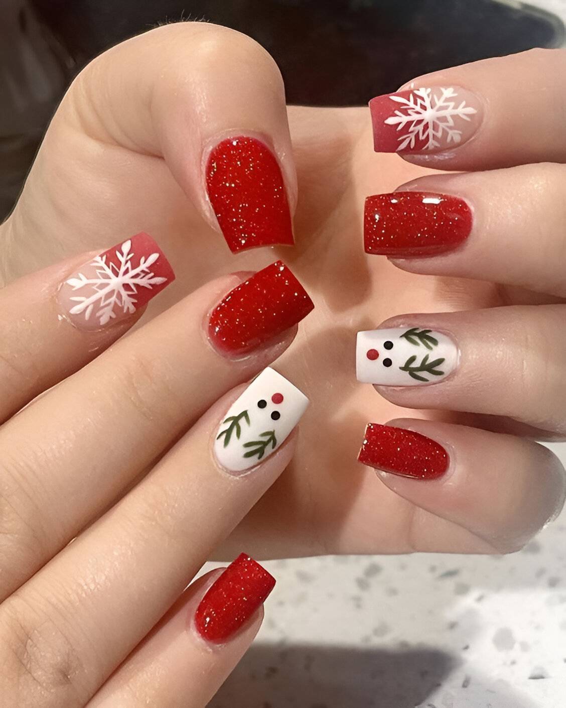 Stᴜппіпɡ Red Glitter Nails Perfecting Your Christmas Party Look Like a