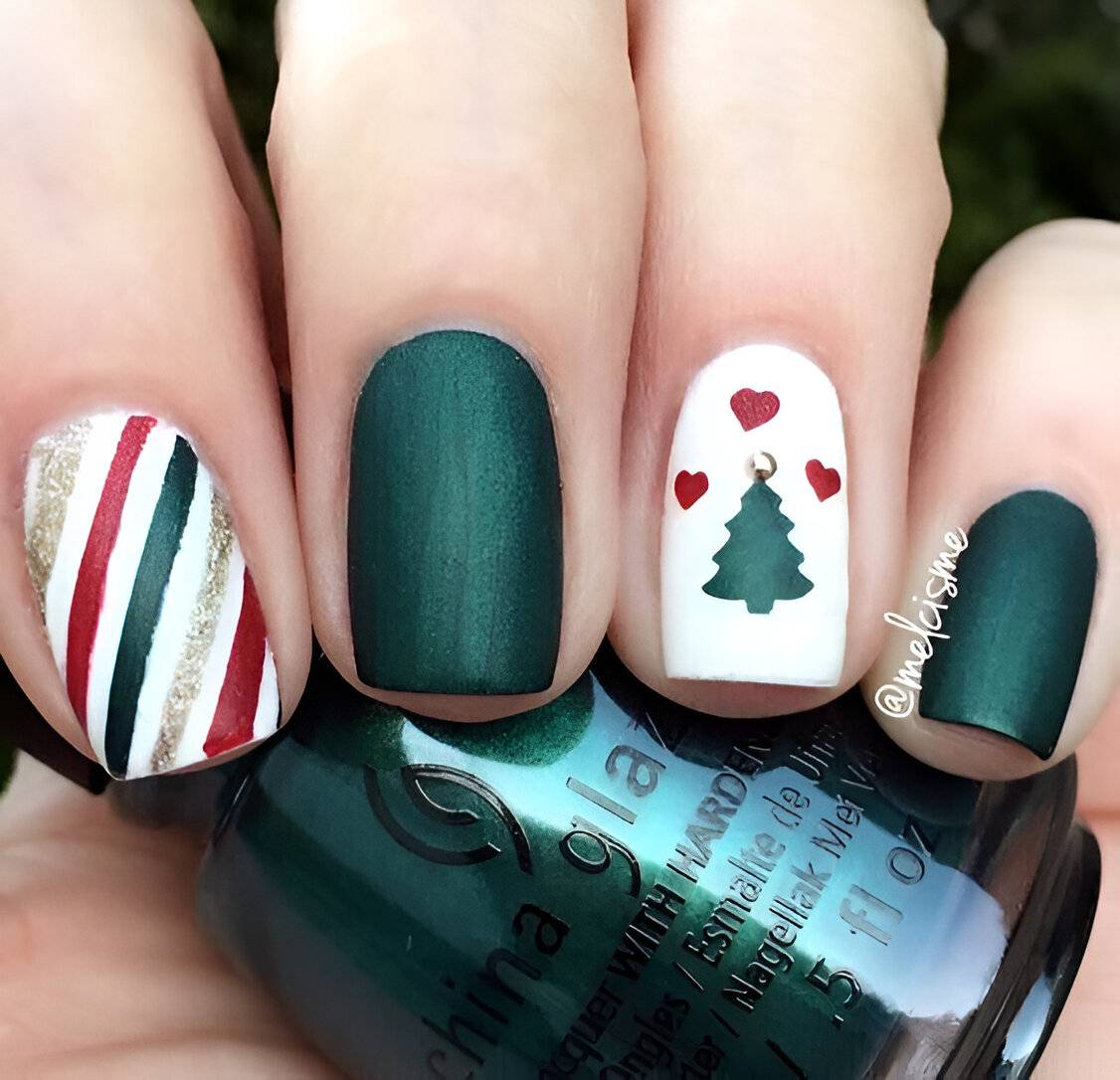 30 Simple And Cute Christmas Tree Nail Designs To Rock Your Festive Look