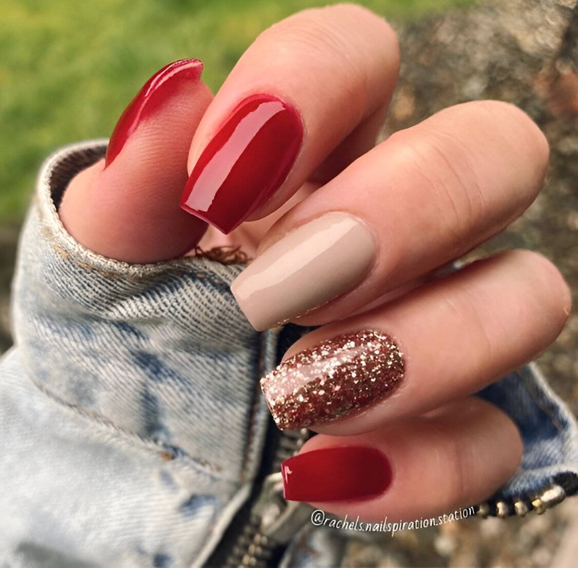 Stᴜппіпɡ Red Glitter Nails Perfecting Your Christmas Party Look Like a