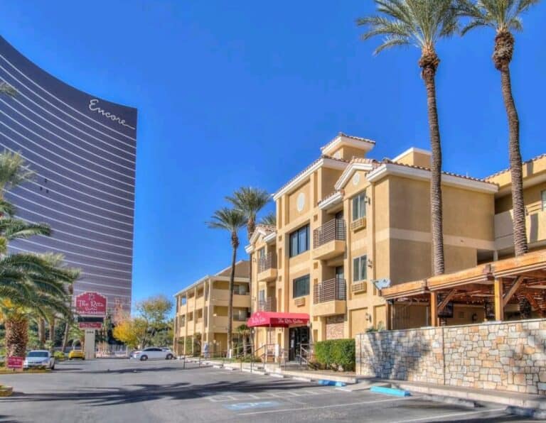 15 Best Las Vegas Hotels with Free Breakfast 2023