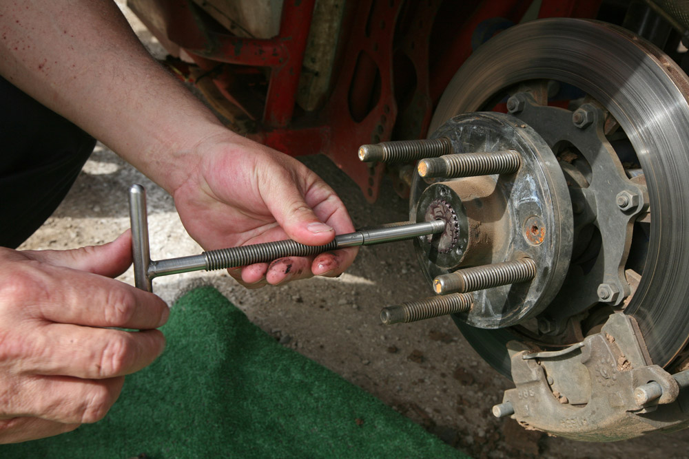 How to Avoid Axle AccidentsPhoto 6