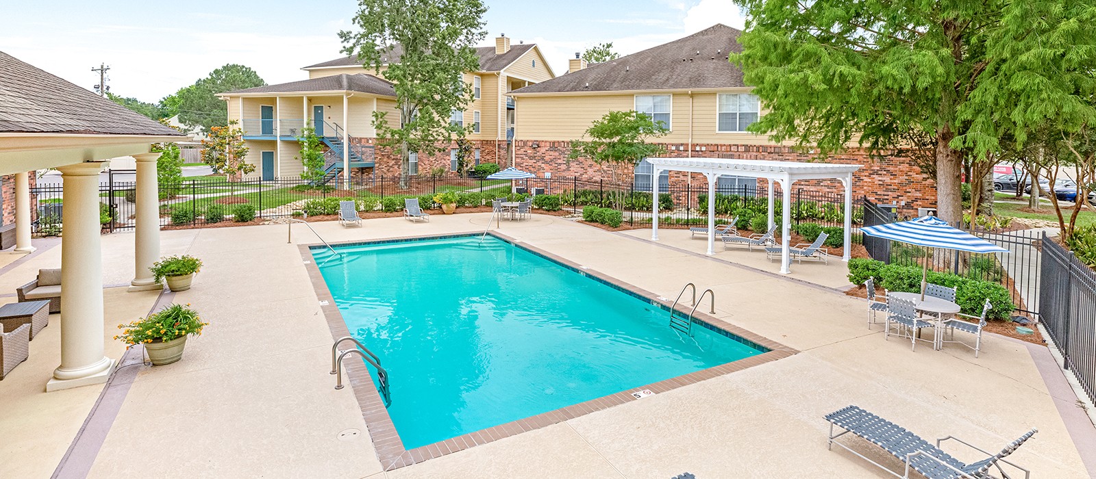 Spring Brook Apartments in Baton Rouge, LA 1, 2, 3 Bedroom Apartments For Rent 1st Lake