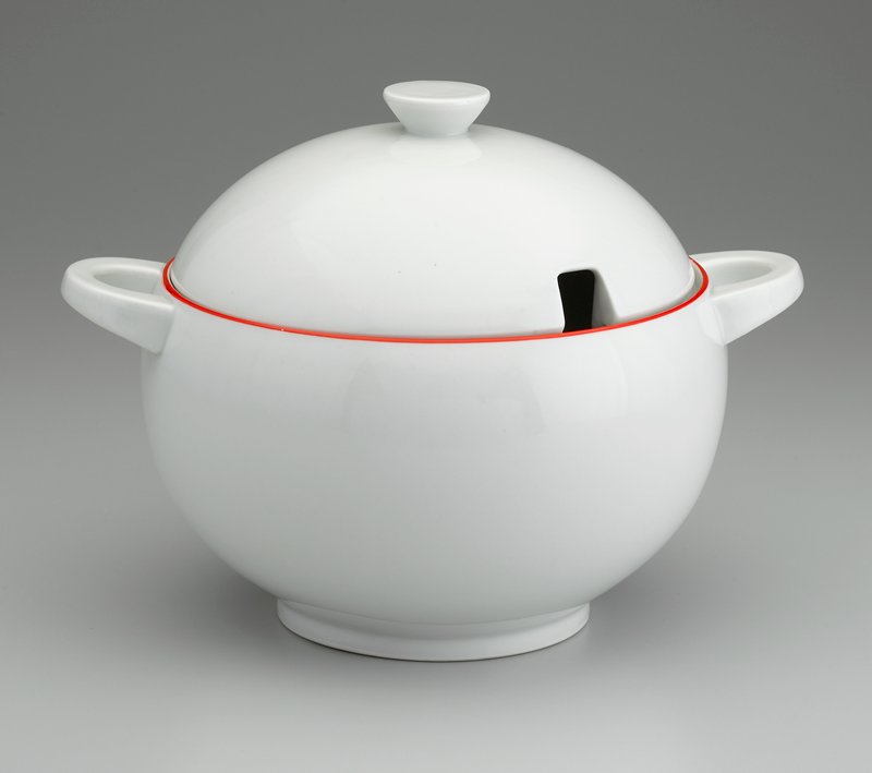 Covered tureen, Ladislav Sutner; Manufacturer Epiag, Loket (Elbogen) Mia