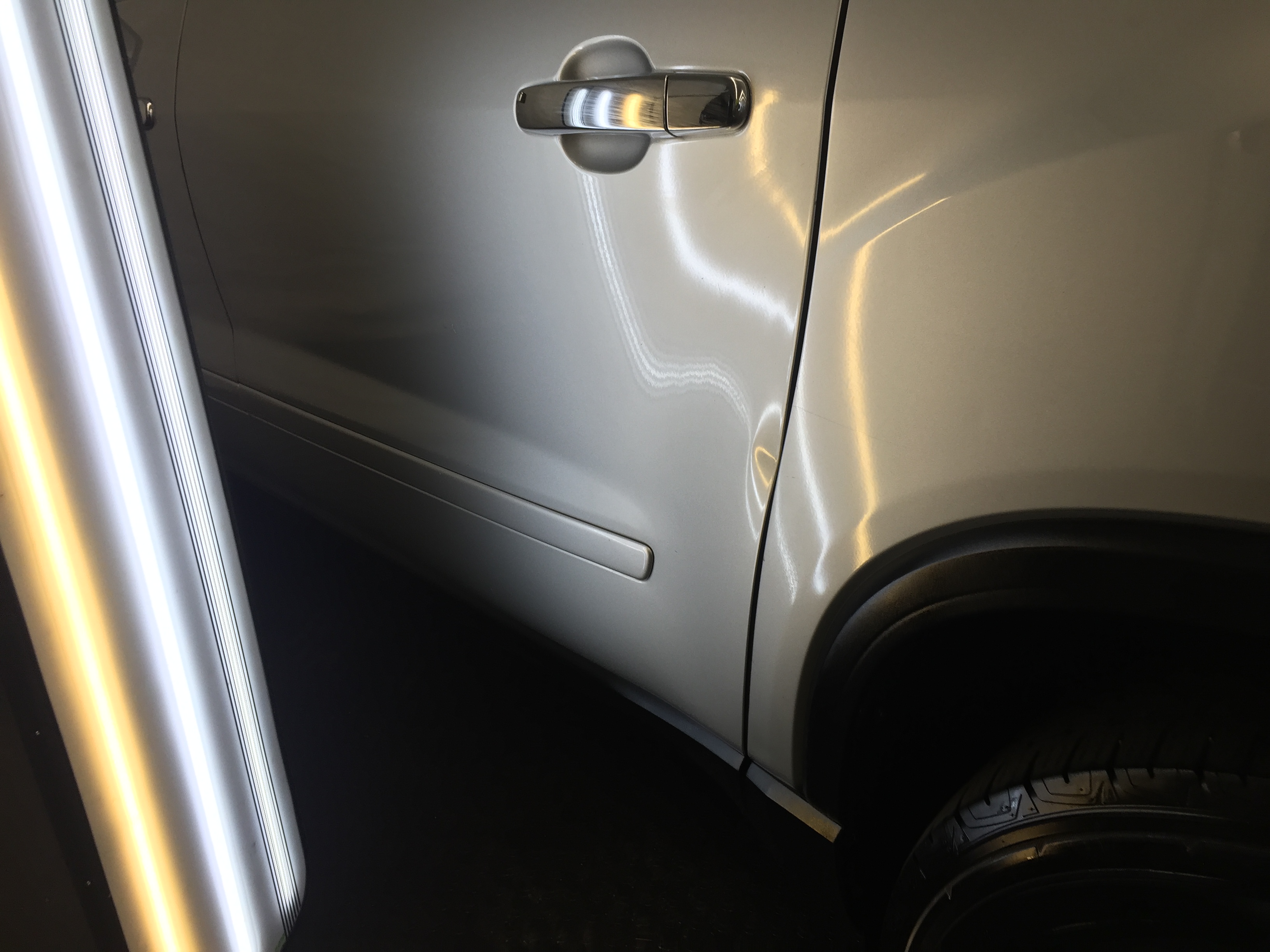 2012 GMC Acadia Door Edge Dent Removal Taylorville, IL Paintless