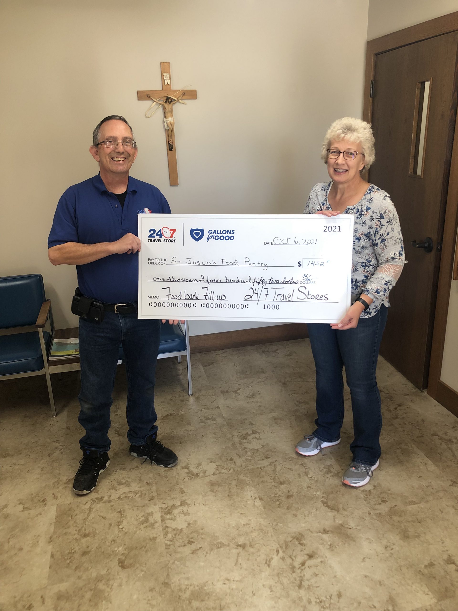 Hays Store Raises 1,452.86 for St. Joseph Food Pantry 24/7 Travel Stores