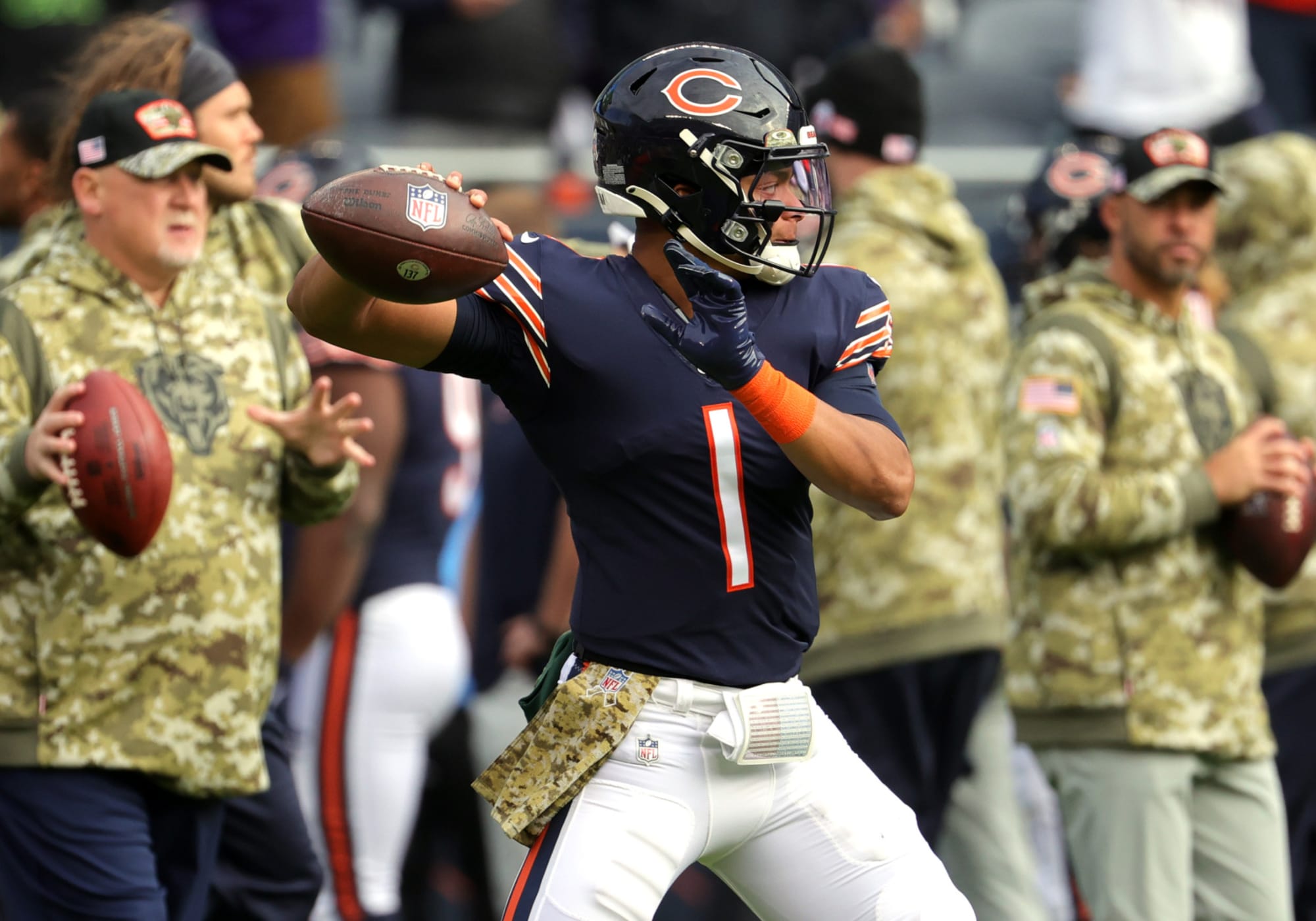 Bears give update on Justin Fields' injury before...