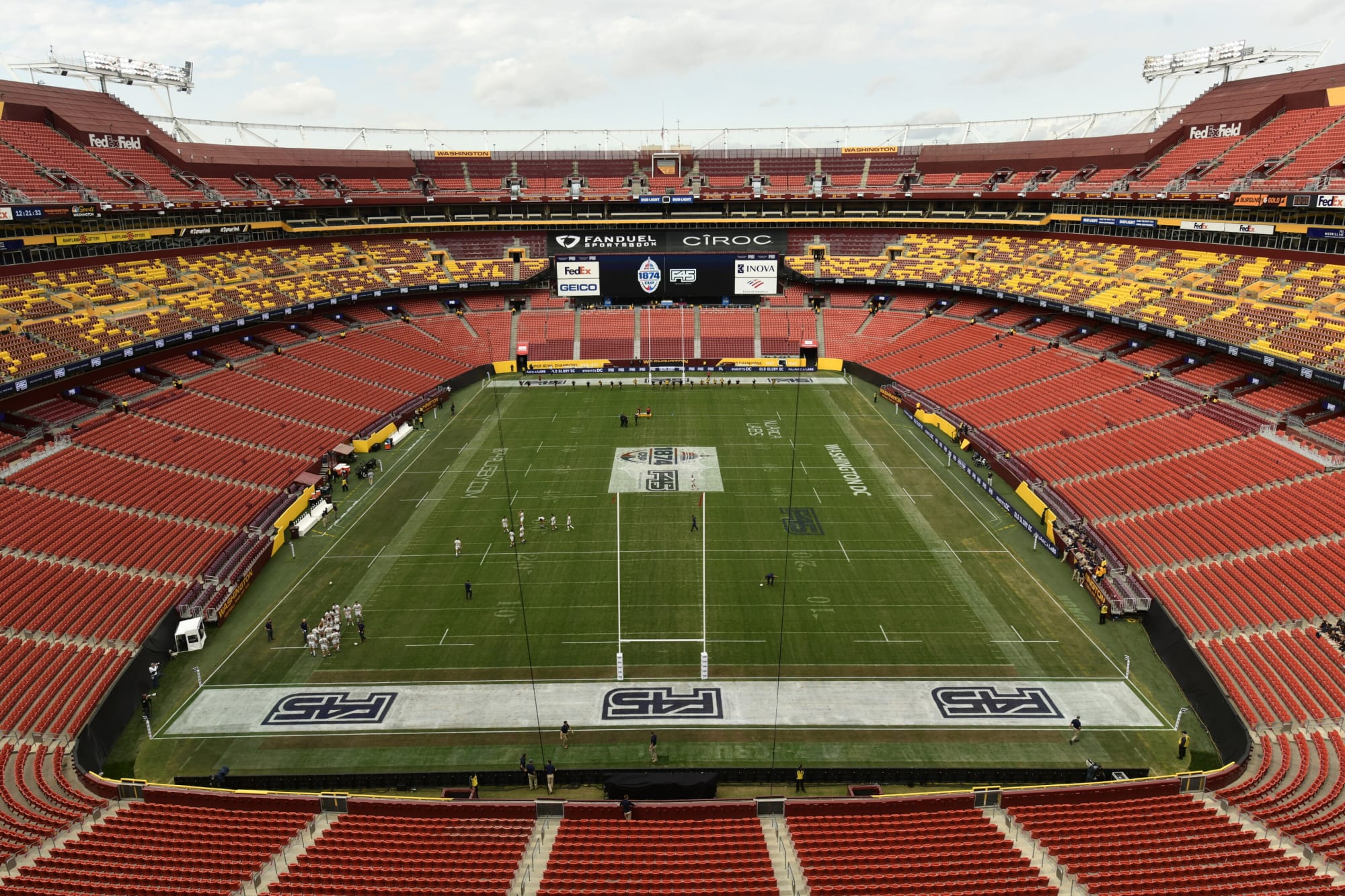 FedEx field continues to suck with MNF sprinkler...