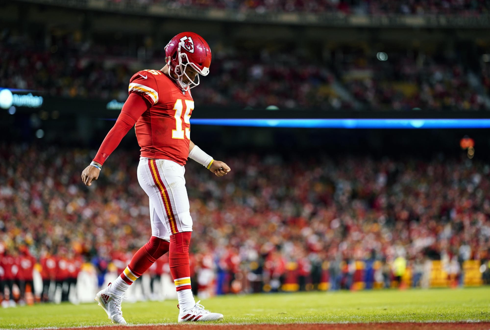 Aaron Rodgers and vaccine, Mahomes' issues, Odell...
