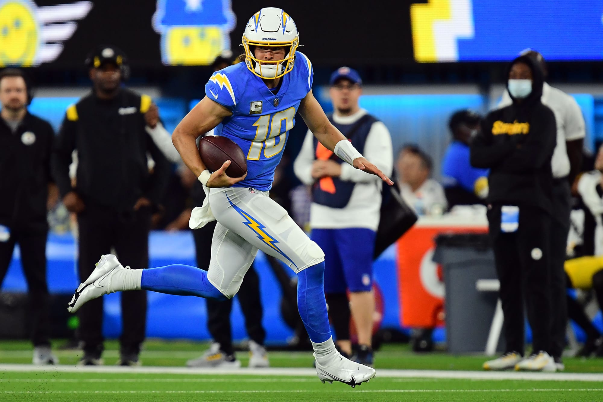 NFL quarterback rankings, Week 12: Justin Herbert...