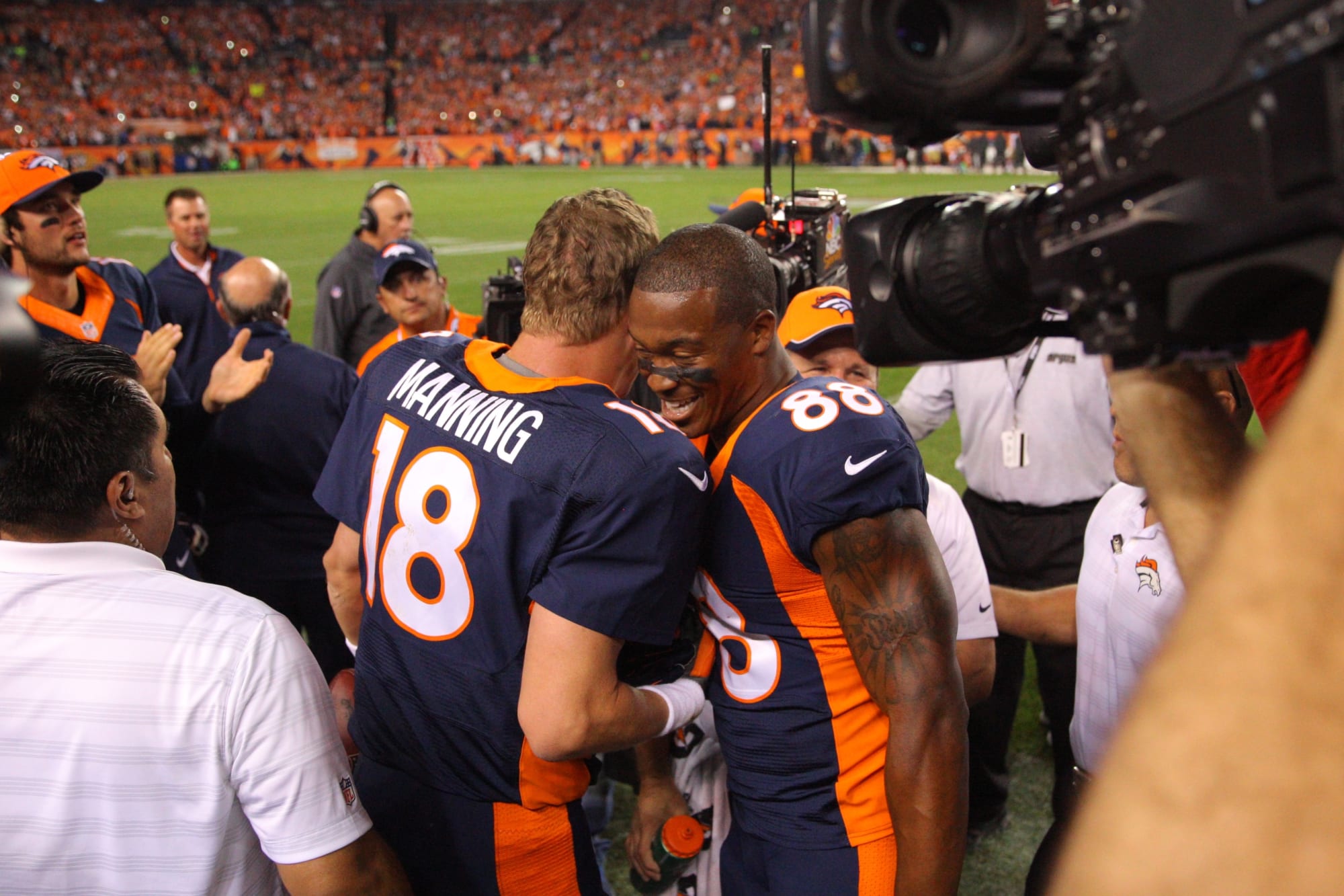 Former teammates, NFL Twitter react to tragic...
